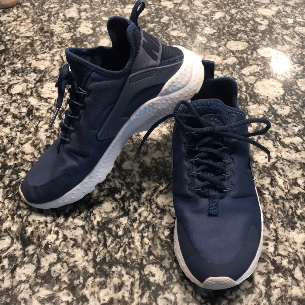 Nike Air sneaker size 8